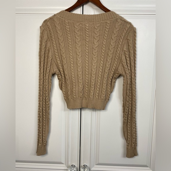 EUC Women’s Medium Love Tree V Neck Cropped Sweater with a Cable Knit in Tan - Picture 4 of 8